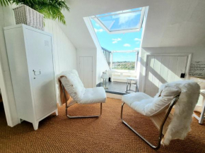 West Hill Retreat Edwardian Seaview Loft Apartment & Free Parking